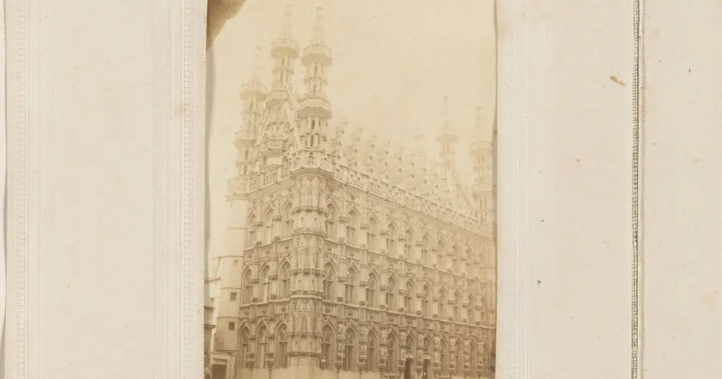 Datingsites Leuven: oude foto van het gotische stadhuis